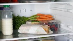 Aluminum foil in the freezer: the simple hack winning over more households